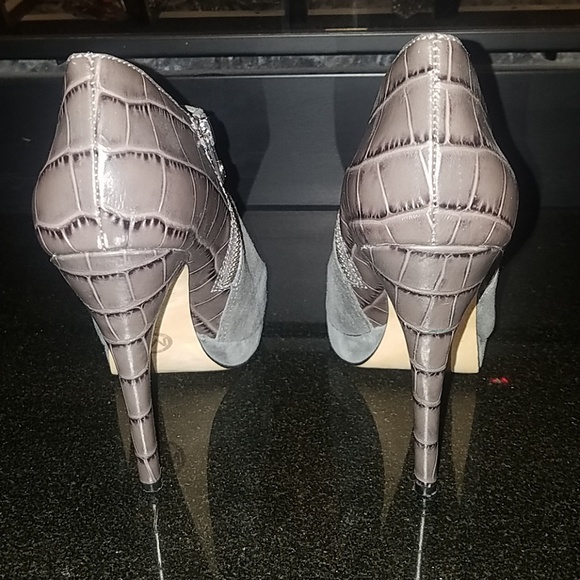 Michael Kors ankle booties - Picture 3 of 5